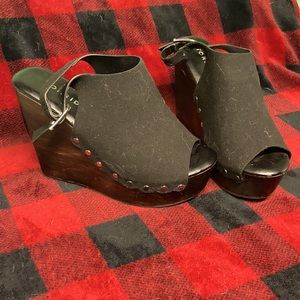 Torrid 7.5 5inch wood wedge. Peep toe. Buckle around ankle